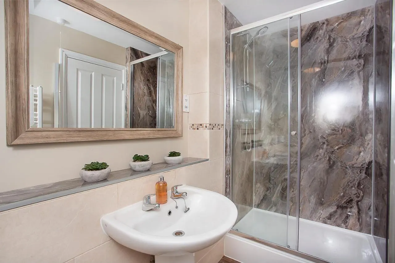 Knavesmire Mews 3 Bedrooms-Free Parking York Apartment